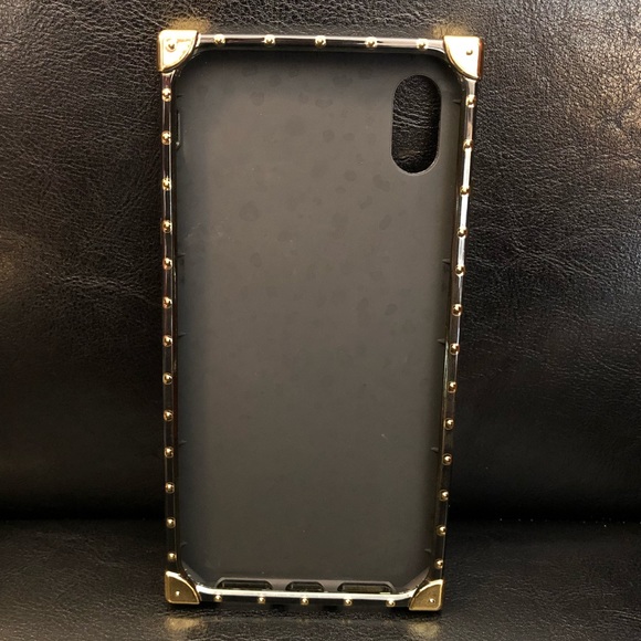 💥SOLD💥iPhone case - Picture 2 of 2